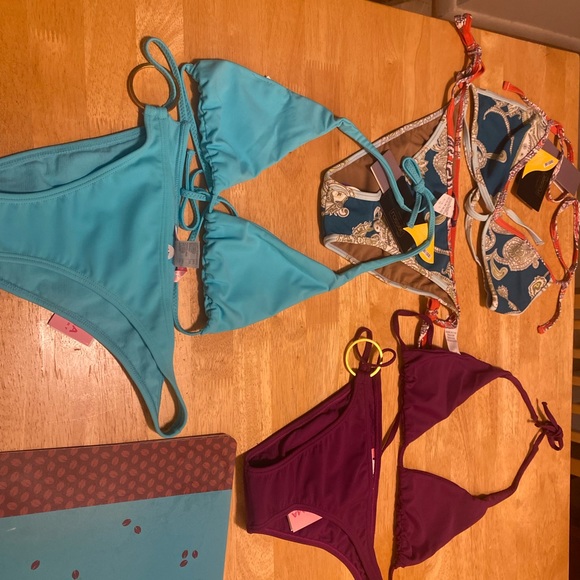 Bathing suits for women - Picture 1 of 3